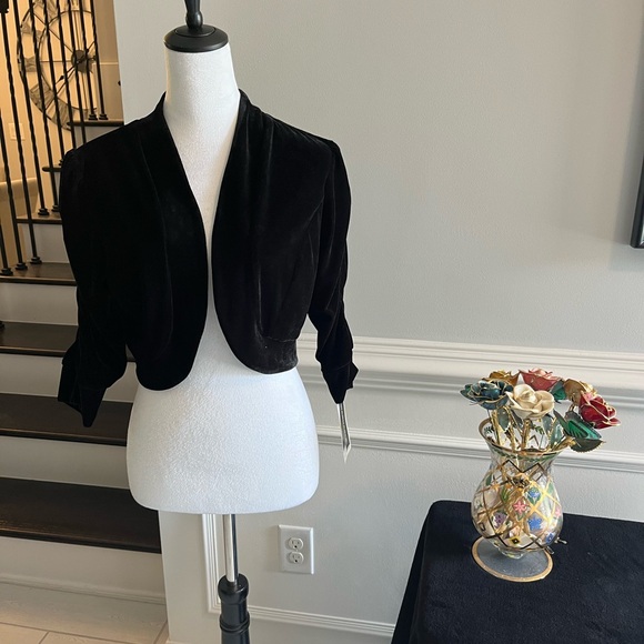 Lemmie for Nina Leonard. Evening shrug jacket. Black Velvet feel. New with tag. - Picture 1 of 1